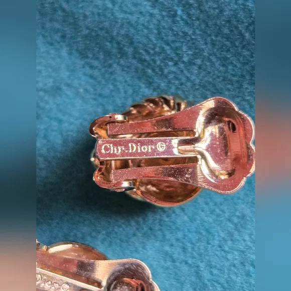 Dior Vintage Gold-Tone Twisted Clip-On Earrings - Picture 5 of 9